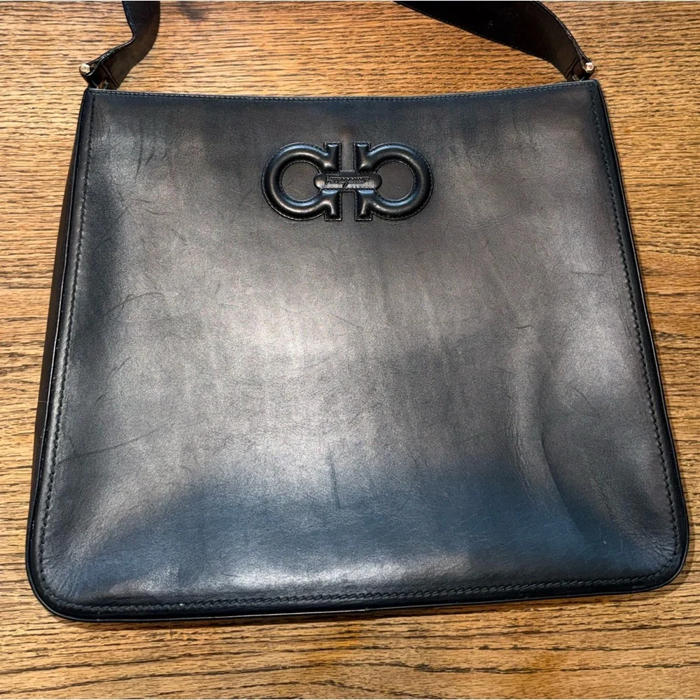 Stunning Salvatore Ferragamo Leather Shoulder Bag - Picture 1 of 13